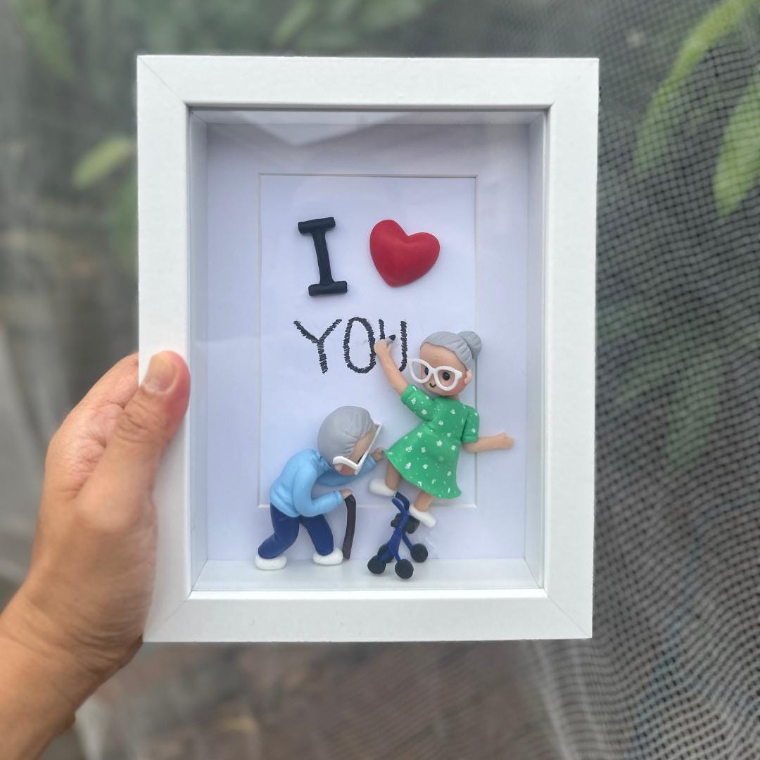 Custom 3D Family Portrait in Shadowbox – Personalized Clay Family Keepsake, Decorative Figurines for Wall Décor, Gift for Grandma