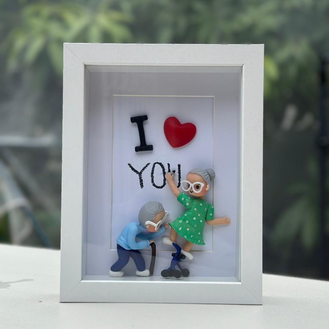 Custom 3D Family Portrait in Shadowbox – Personalized Clay Family Keepsake, Decorative Figurines for Wall Décor, Gift for Grandma